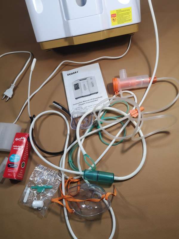 7 Litre Dedakj Portable Home Oxygen Concentrator with remote (2-in-1 with Nebulizer) Like New
