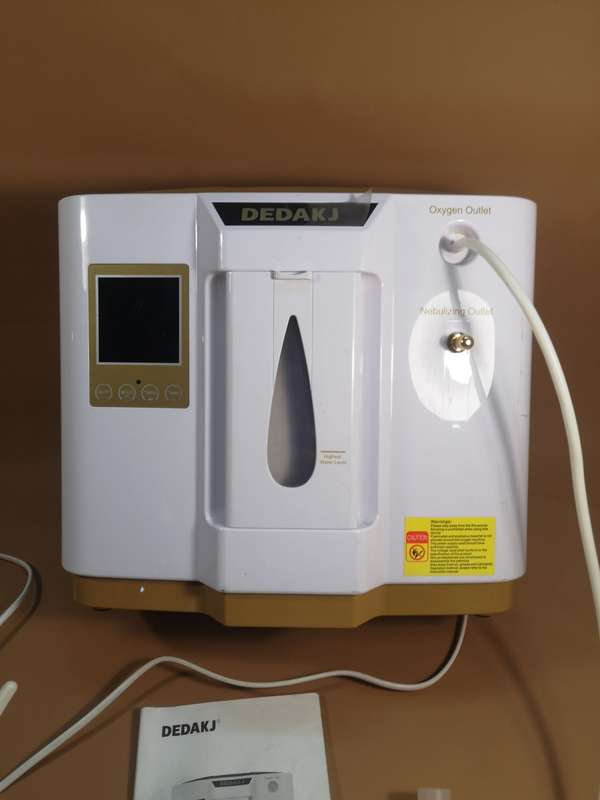 7 Litre Dedakj Portable Home Oxygen Concentrator with remote (2-in-1 with Nebulizer) Like New