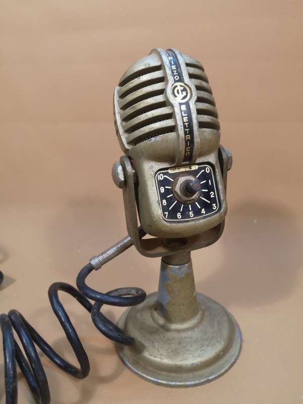 VERY RARE!! ORIGINAL VINTAGE 1950'S PIEZO ELECTTRICO 1100V COMENTATORS MICROPHONE