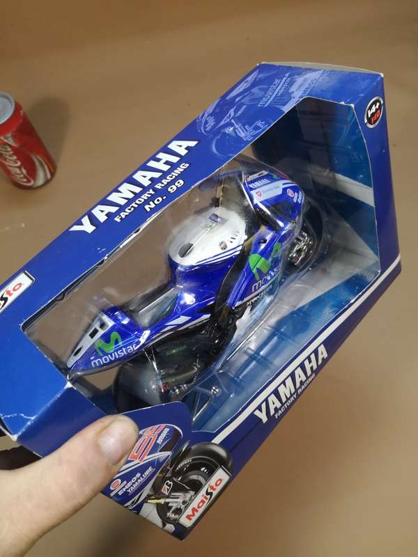 Very Large Maisto 1/10 Yamaha Yzr M1 Movistar Yamaha No 46 Rossi Die Cast - Sealed New in Box