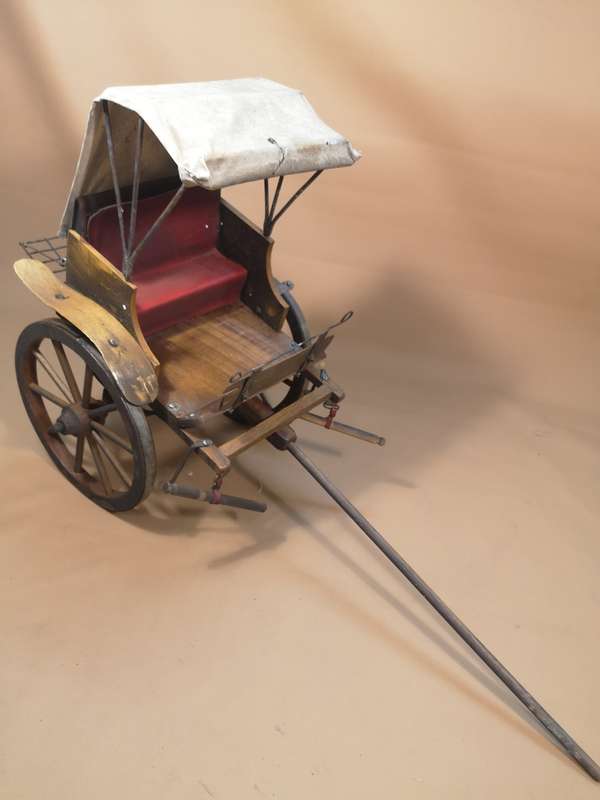 Magnificent Vintage Large Doctor`s carriage model