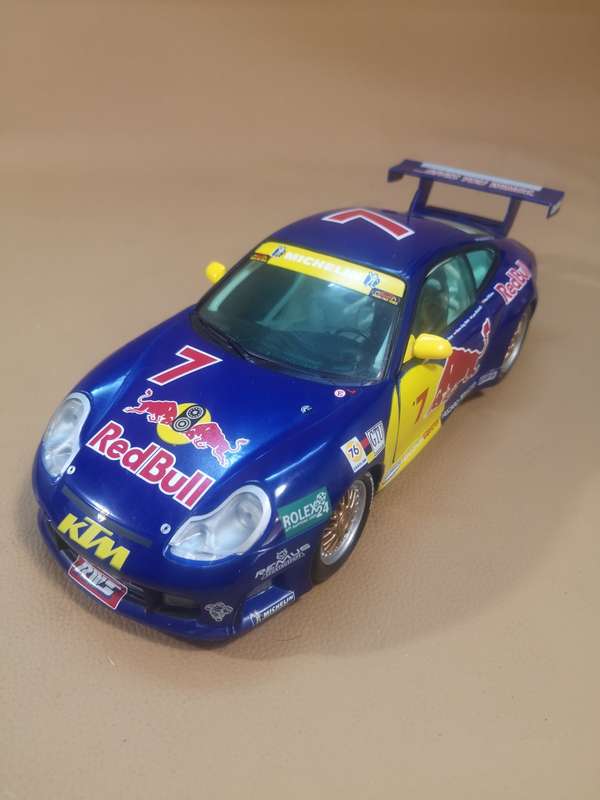 Sun Star 1/18 Scale Diecast - 9029 Porsche 911 GT3 Red Bull Racing