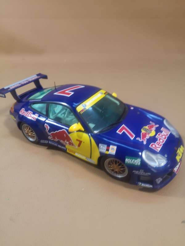 Sun Star 1/18 Scale Diecast - 9029 Porsche 911 GT3 Red Bull Racing