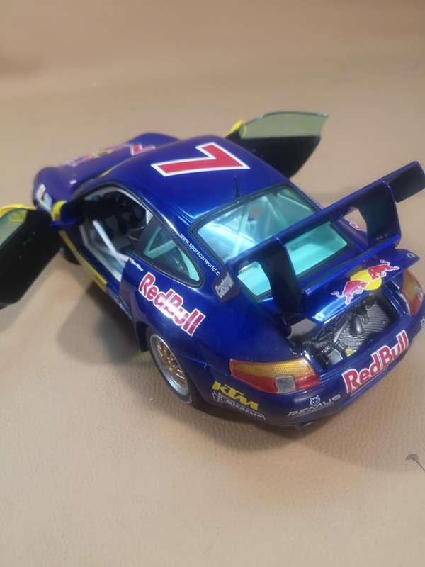 Sun Star 1/18 Scale Diecast - 9029 Porsche 911 GT3 Red Bull Racing