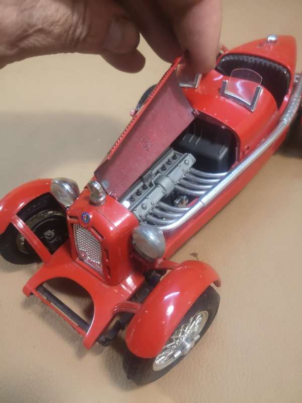 Burago 1/18 Scale Diecast 3014 - Alfa Romeo 8C 2300 Monza 1931 Red