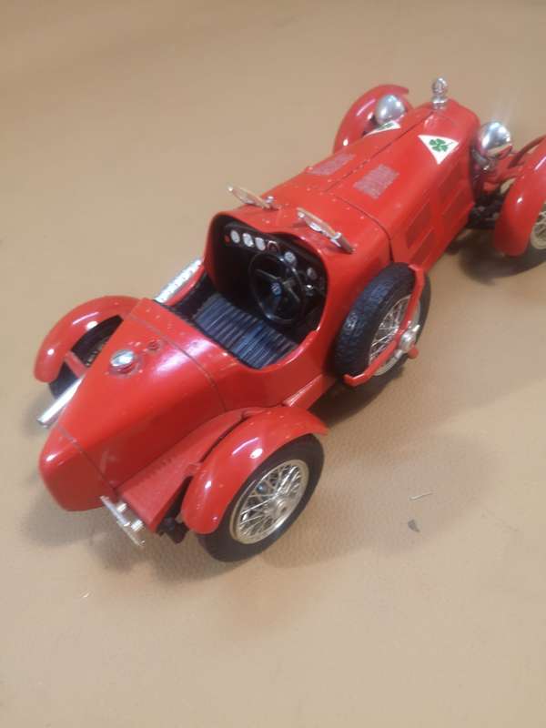 Burago 1/18 Scale Diecast 3014 - Alfa Romeo 8C 2300 Monza 1931 Red