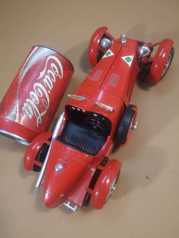 Burago 1/18 Scale Diecast 3014 - Alfa Romeo 8C 2300 Monza 1931 Red