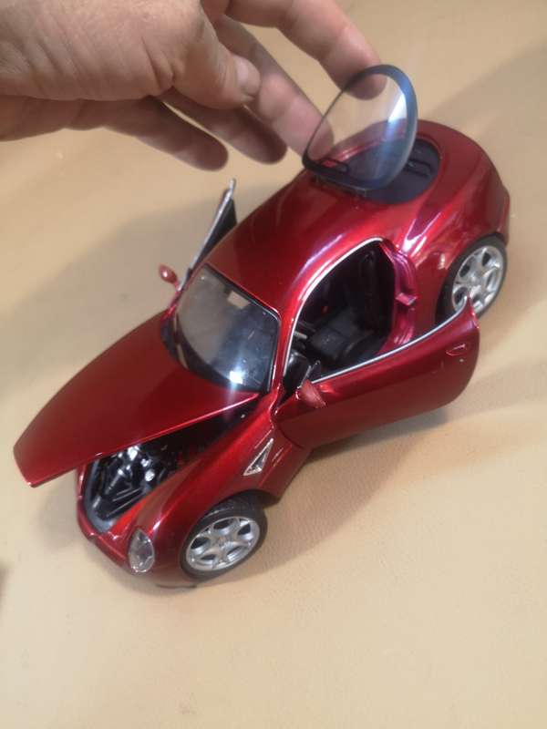Bburago 1/18 Alfa Romeo 8C Competizione Die Cast