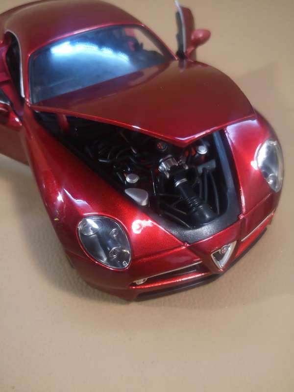 Bburago 1/18 Alfa Romeo 8C Competizione Die Cast