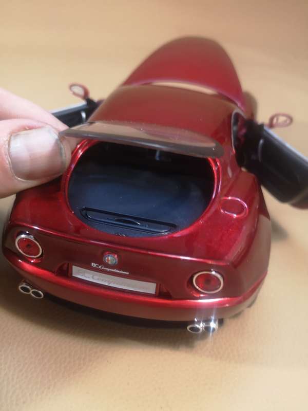 Bburago 1/18 Alfa Romeo 8C Competizione Die Cast