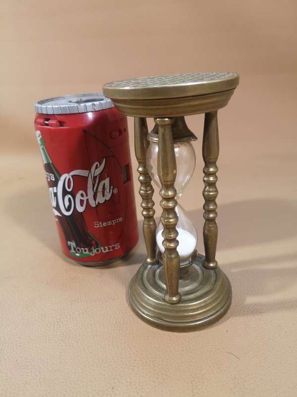 Vintage brass 5 minute hourglass