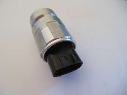 Isuzu Chevrolet Opel Speed Sensor  8-97256-525-0 / 8972565250