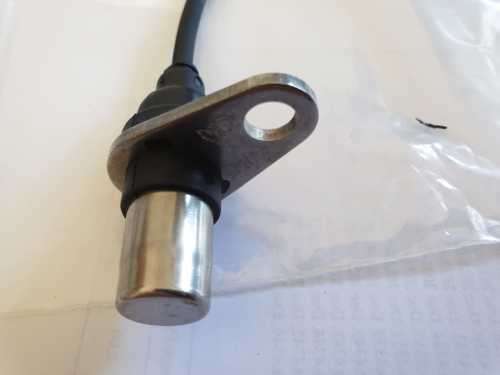 Isuzu NPR NRR NQR NPR-HD 4HK1 5.2L 4JJ1  Left or Right Rear Abs Sensor 8980022151