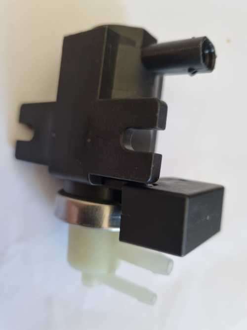 Mercedes Vacuum Solenoid Pressure Valve  A0061536628 A0051535528 7.00782.04.0