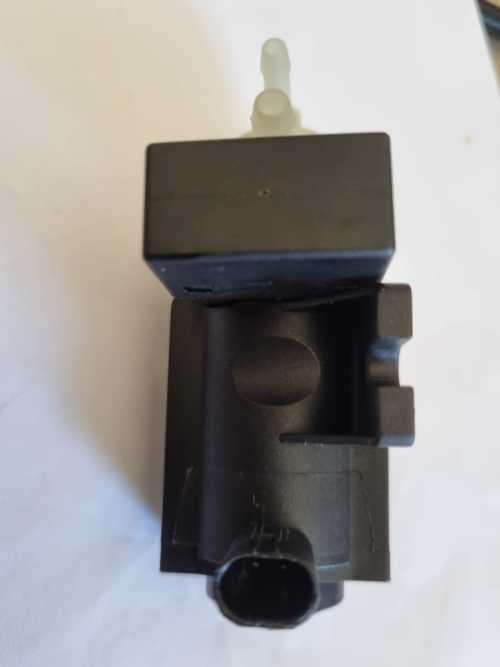 Mercedes Vacuum Solenoid Pressure Valve  A0061536628 A0051535528 7.00782.04.0