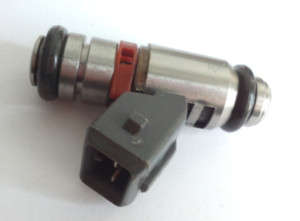 VW POLO 1.6 PETROL FUEL INJECTORS IWP023 / 46433547