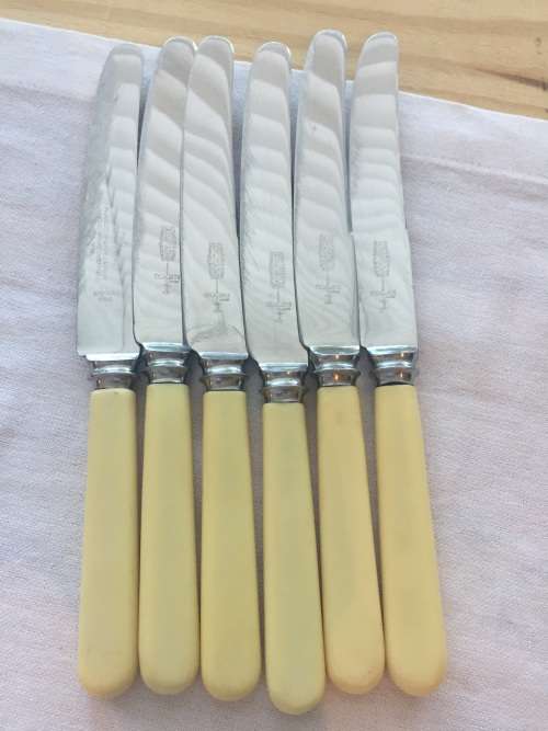 6 Latham and Owen BONE HANDLED KNIVES IN EXCELLENT CONDITION