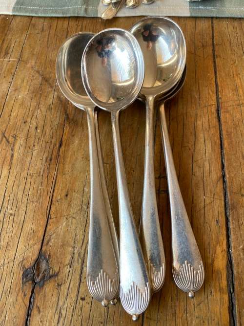 6 MOST STUNNING M AND WEBB LARGE SOUP SPOONS REDUCED TO R290.00