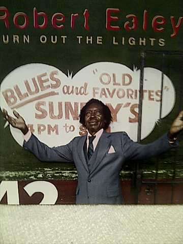 Robert Ealey: Turn Out the Lights : CD