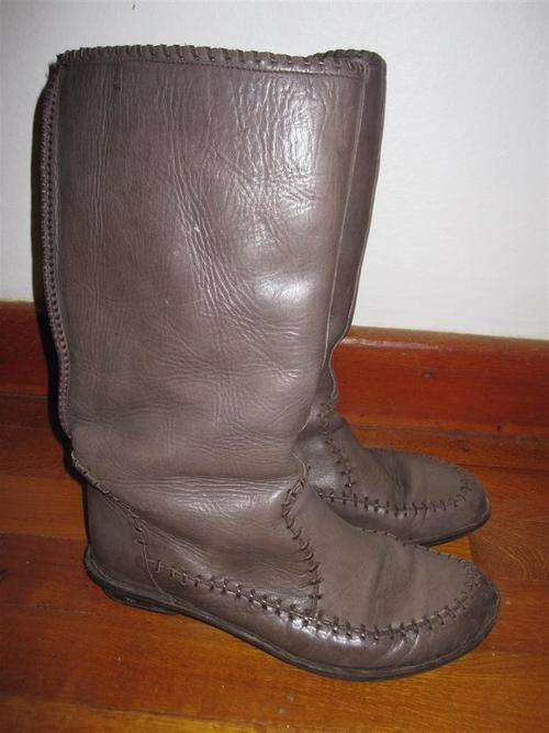 Brown Leather Tsonga Boots Size 6 (Sheepwool lining)