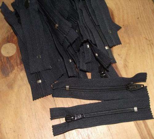 YKK ZIPS 10cm BLACK (Pack of 25) Chunky