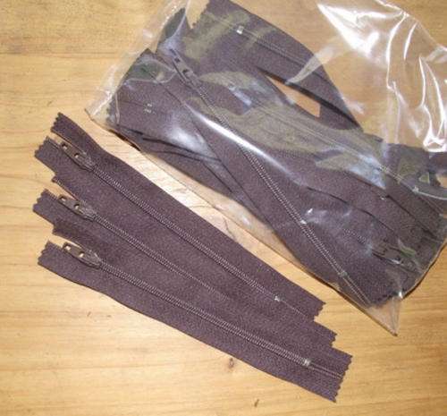 YKK ZIPS 13cm BROWN (Pack of 25)