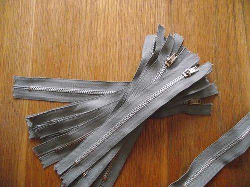 YKK ZIPS 17cm GREY WITH SILVER (Pack of 10)