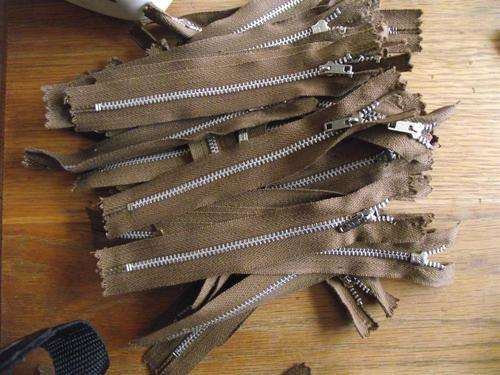 YKK ZIPS 15cm BROWN WITH SILVER (Pack of 25)