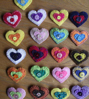 GREAT GIFT :Fat Heart Brooches out of felt.