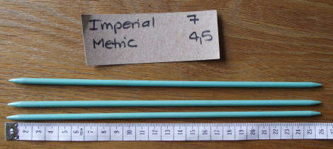Double Pointed Plastic Knitting Needles Size 4,5 mm set of 3 (Aqua)