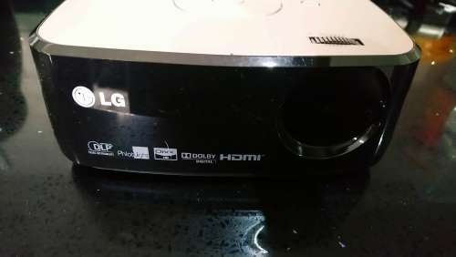 LG HX300G Projector in Excellent Condition