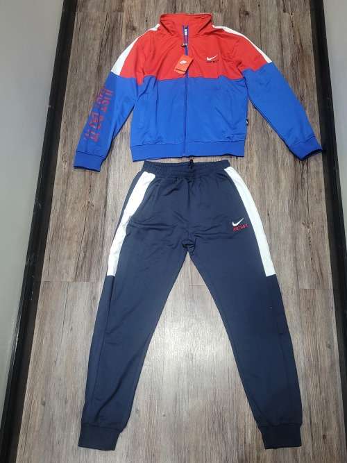 NEW ORIGINAL UNISEX NIKE TRACKSUIT XL (SEE DESCRIPTION)