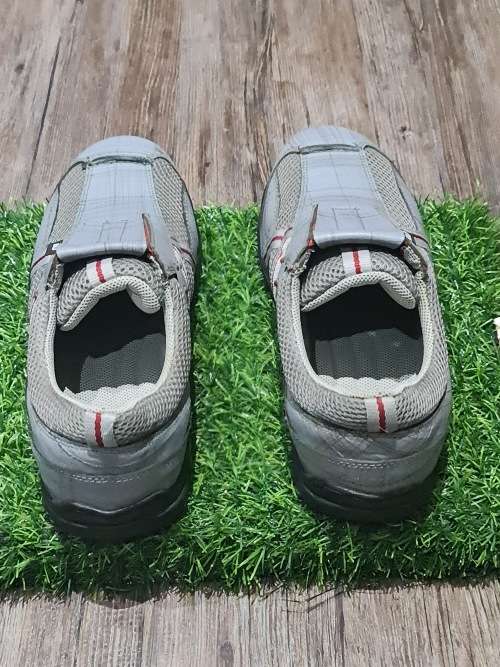 NEW ORIGINAL ID RETRO SNEAKER UK 8 ( SEE DESCRIPTION)