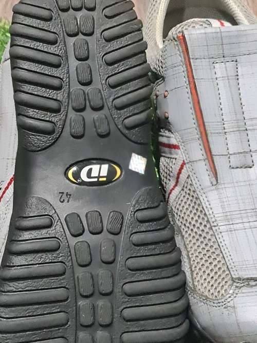 NEW ORIGINAL ID RETRO SNEAKER UK 8 ( SEE DESCRIPTION)