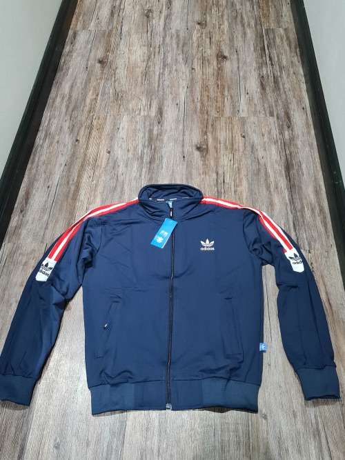 NEW UNISEX  MEDIUM TRACKSUIT (SEE DESCRIPTION)