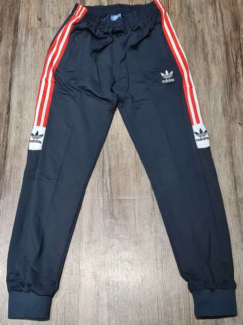 NEW UNISEX  MEDIUM TRACKSUIT (SEE DESCRIPTION)