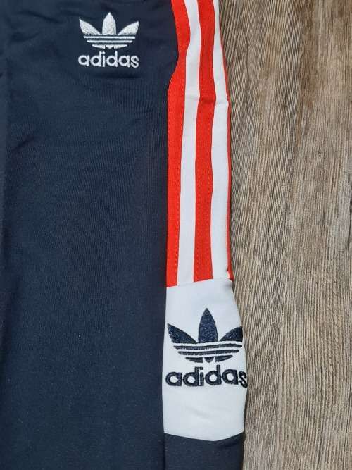 NEW UNISEX  MEDIUM TRACKSUIT (SEE DESCRIPTION)