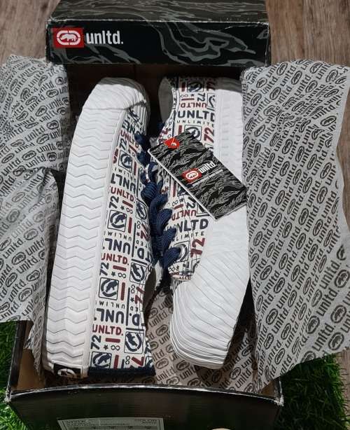 NEW UNISEX UK 7 SNEAKER ( SEE DESCRIPTION)