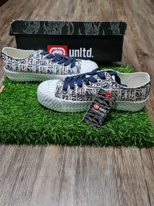 NEW UNISEX UK 7 SNEAKER ( SEE DESCRIPTION)