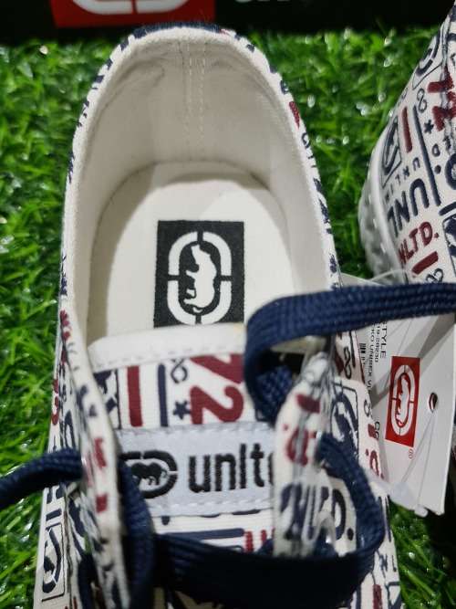 NEW UNISEX UK 7 SNEAKER ( SEE DESCRIPTION)