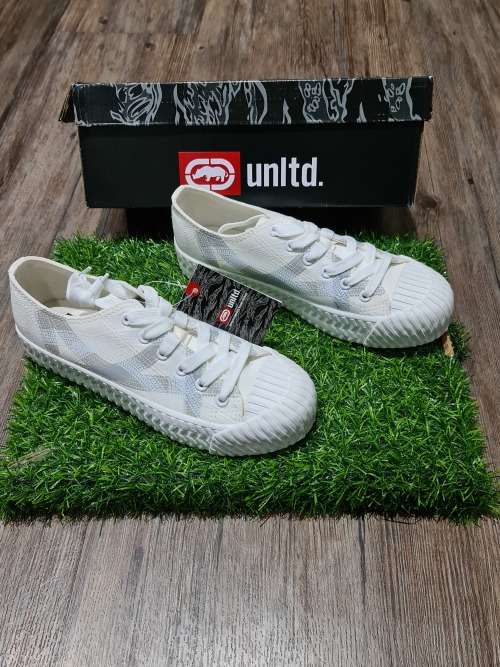 NEW  UNISEX UK 9 SNEAKER ( SEE DESCRIPTION)
