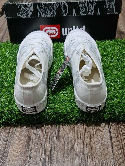 NEW  UNISEX UK 9 SNEAKER ( SEE DESCRIPTION)