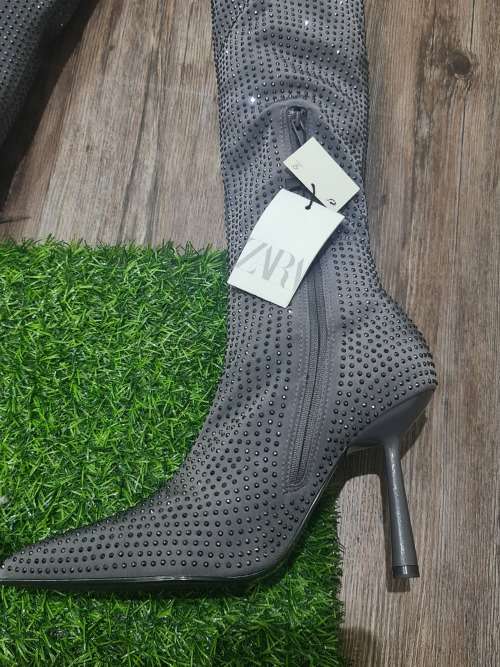 NEW LADIES UK 6 BLING BOOTS ( SEE DESCRIPTION)