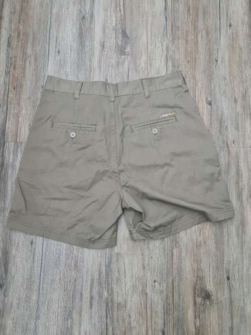 NEW MALES JEEP SHORTS SIZE 30 (SEE DESCRIPTION)