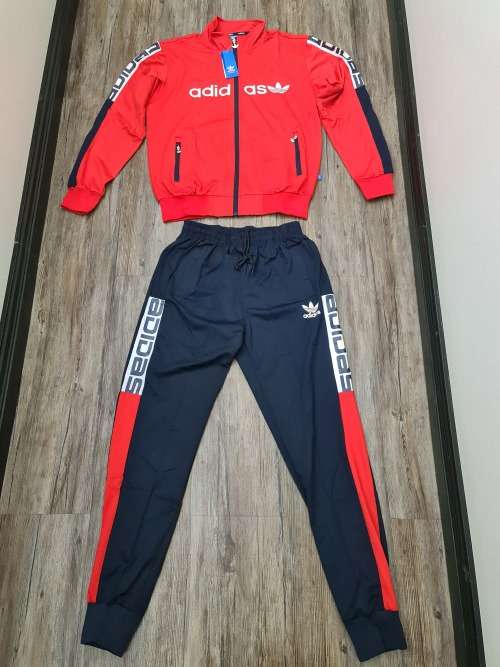NEW UNISEX LARGE TRACKSUIT (SEE DESCRIPTION)