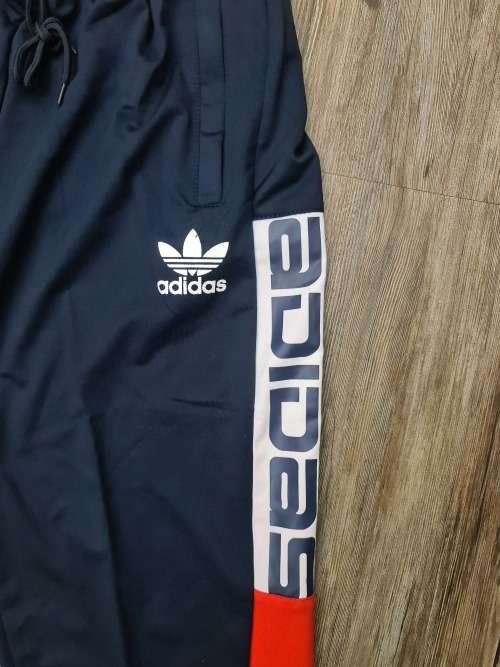 NEW UNISEX LARGE TRACKSUIT (SEE DESCRIPTION)