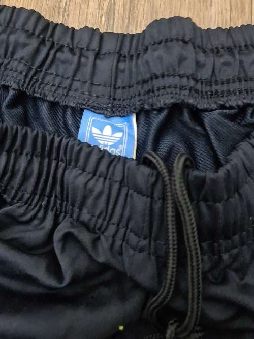 NEW UNISEX LARGE TRACKSUIT (SEE DESCRIPTION)
