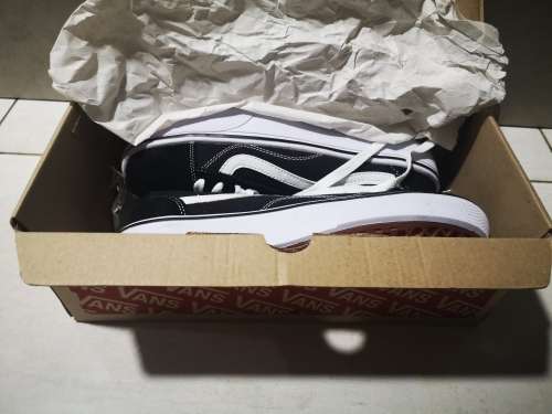 NEW UNISEX VANS OLD SKOOL- UK 4.5