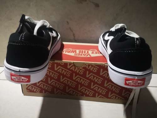 NEW UNISEX VANS OLD SKOOL- UK 9