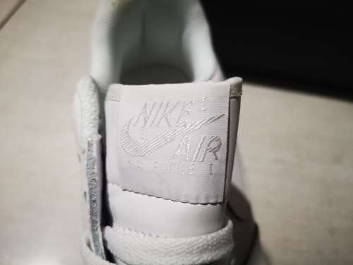 NEW UNISEX NIKE AIRFORCE ONE- UK 4.5